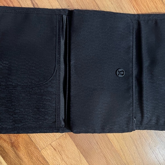 Lululeman Large Travel Clutch - Picture 2 of 16